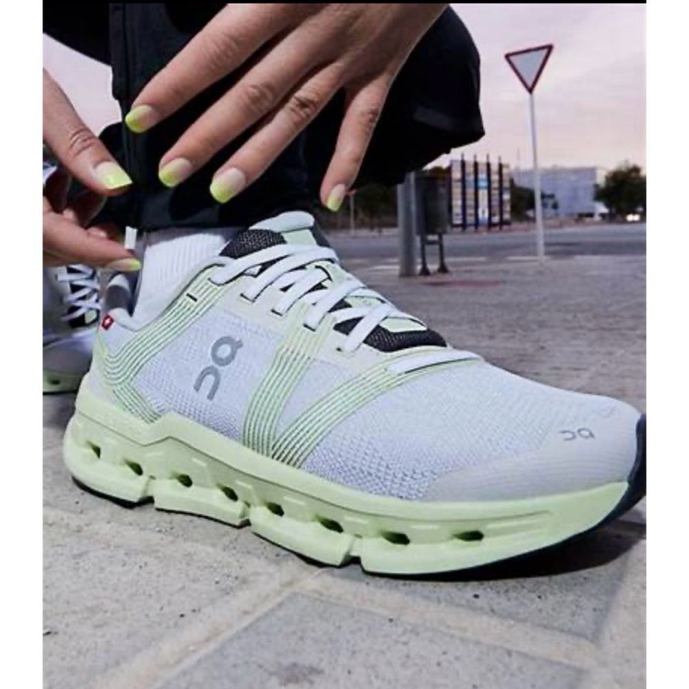 On Running Women’s Cloudgo Sneakers Shoe Frost/Hay Size 10.5